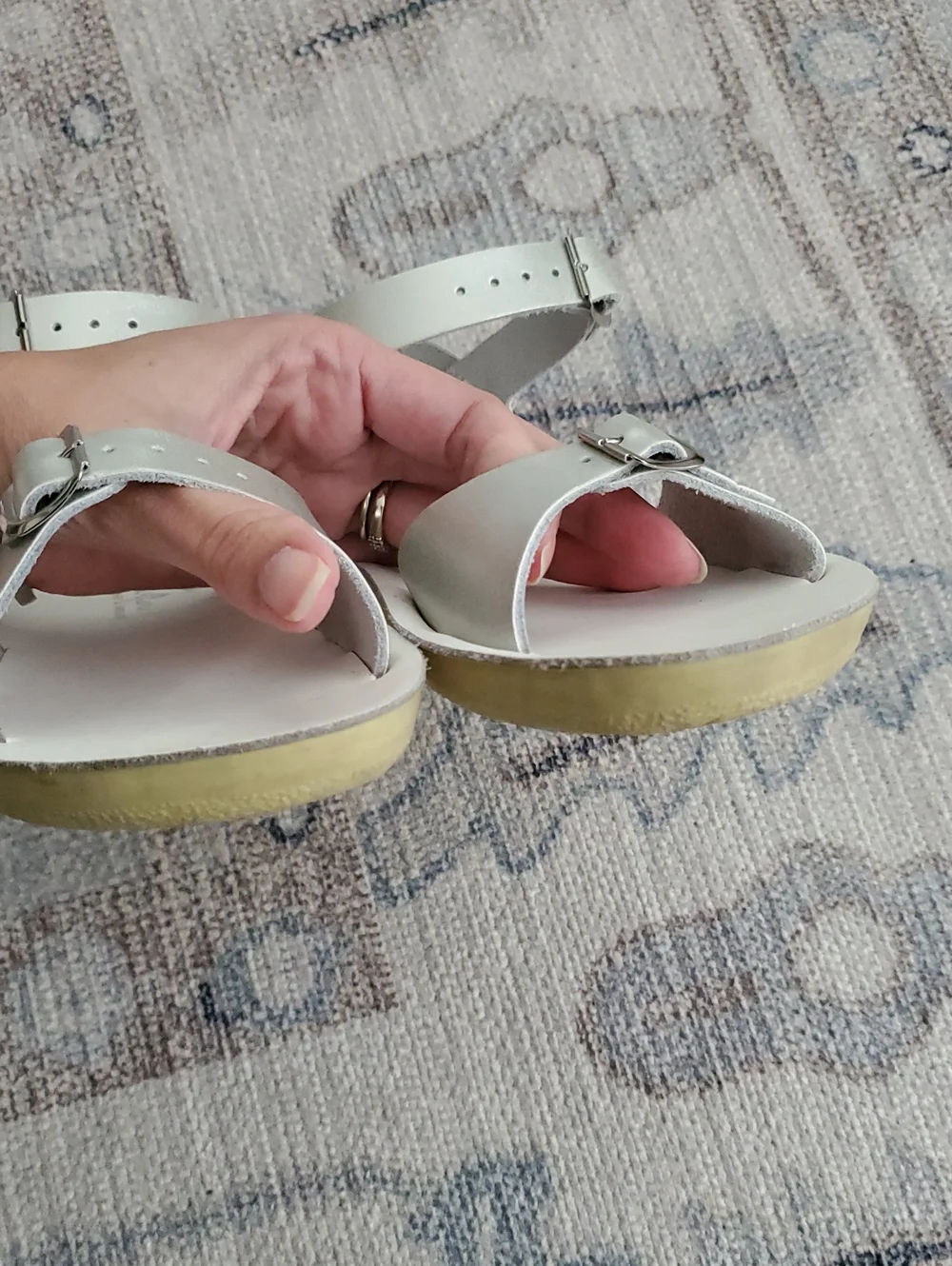 Sun-San Surfer Silver Leather Water Friendly Kids Buckle Sandals Shoes Sz2